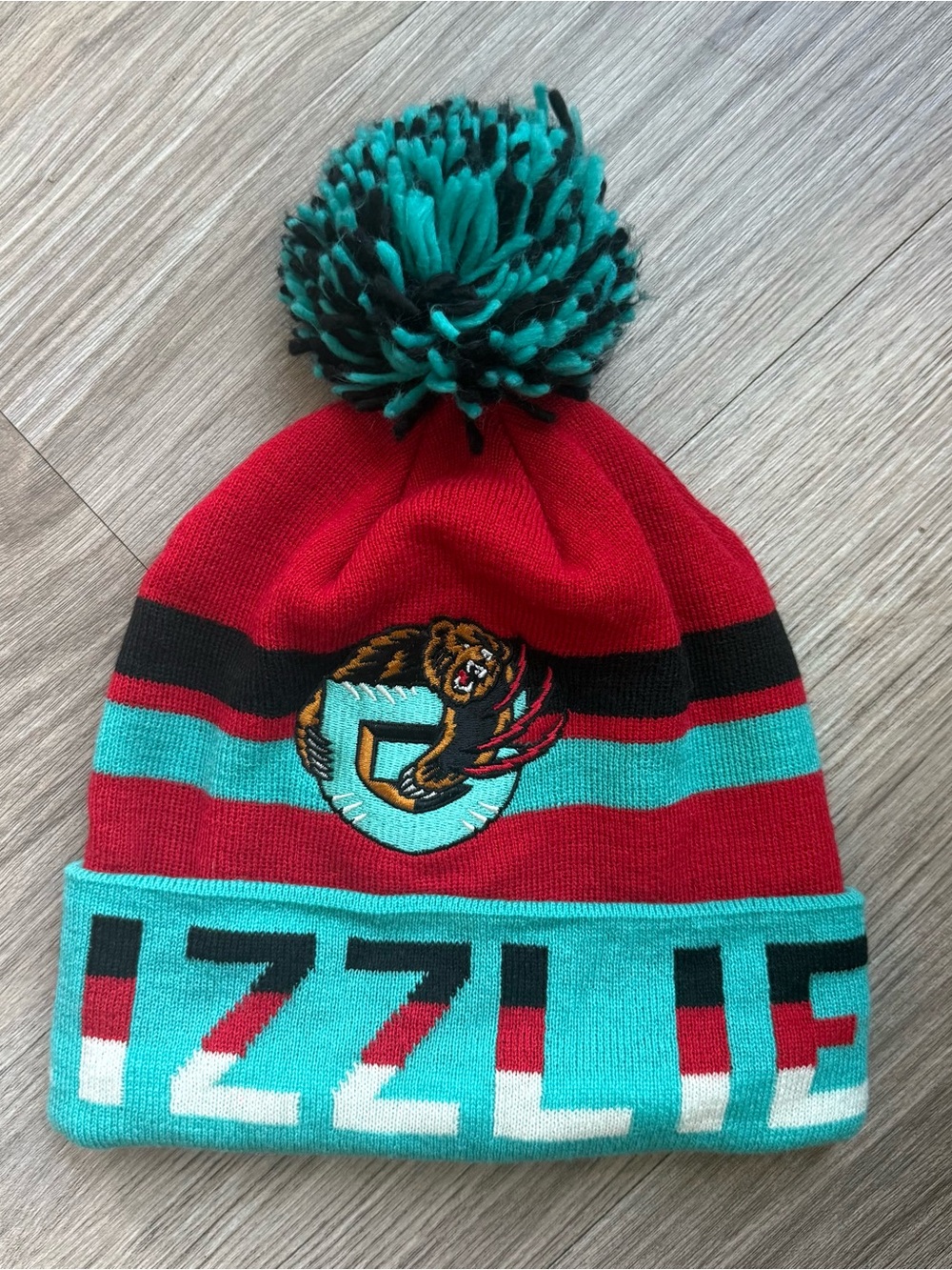 Mitchell & Ness 2015 Retro Vancouver Grizzlies NBA Cuffed Pom Beanie Toque